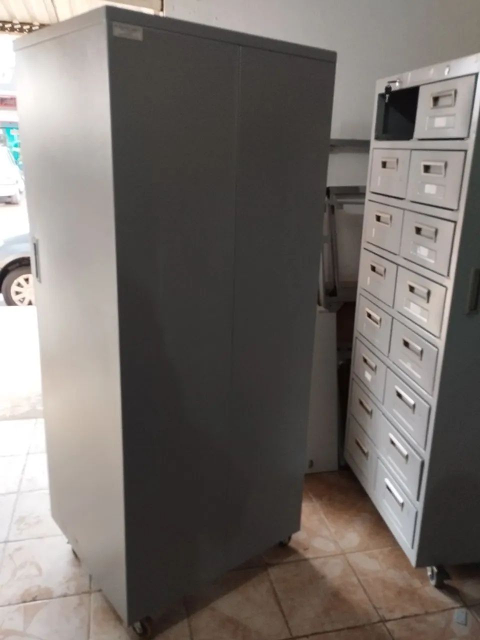 Armários de aço com gavetas multiuso  - Foto 4