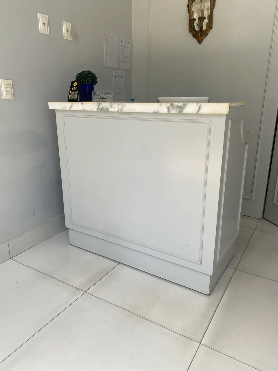 Balcao de recepcionista 