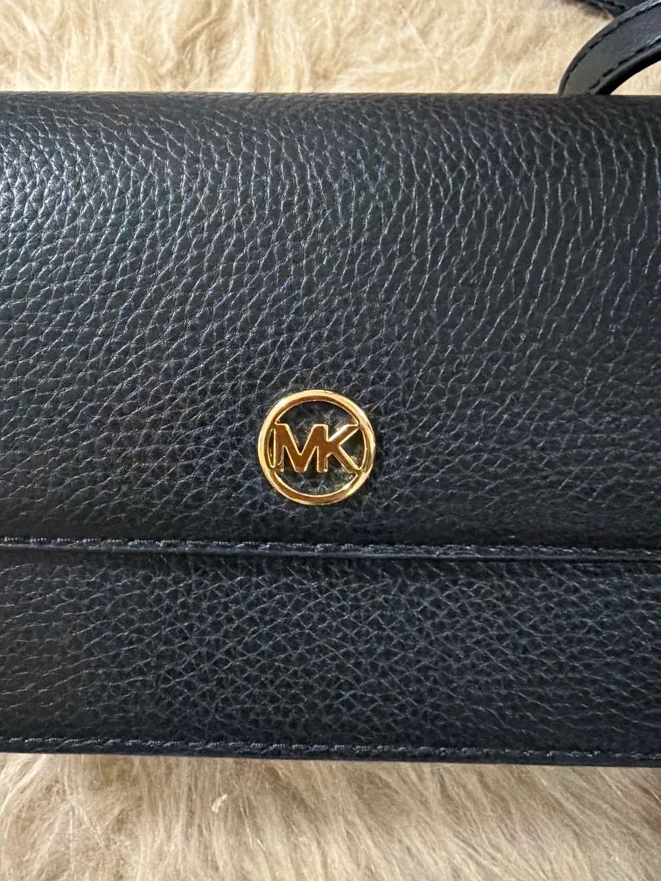 Bolsa MK preta de couro 