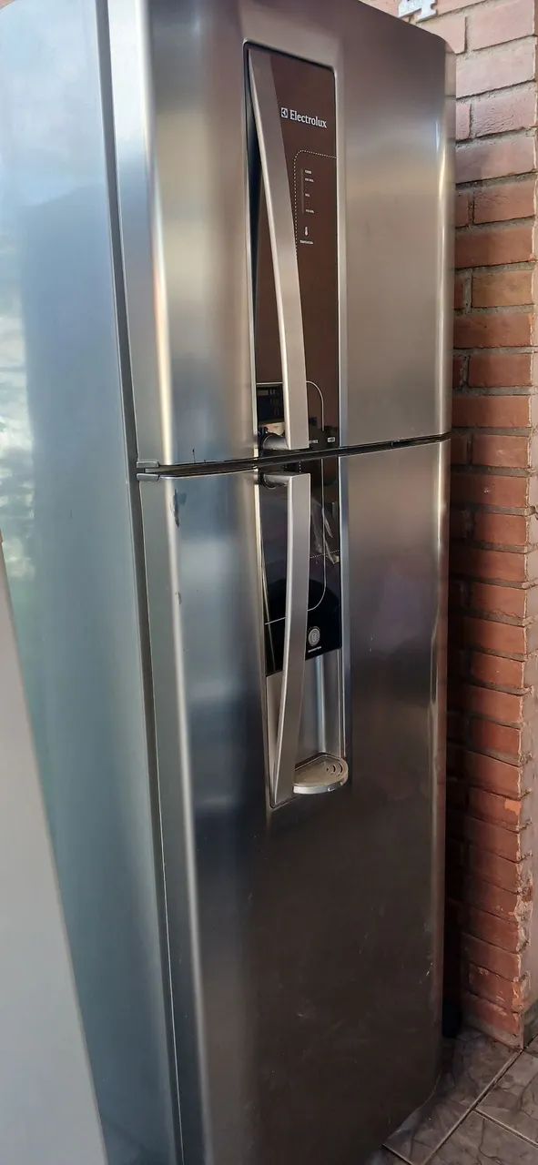 Geladeira inox Eletrolux