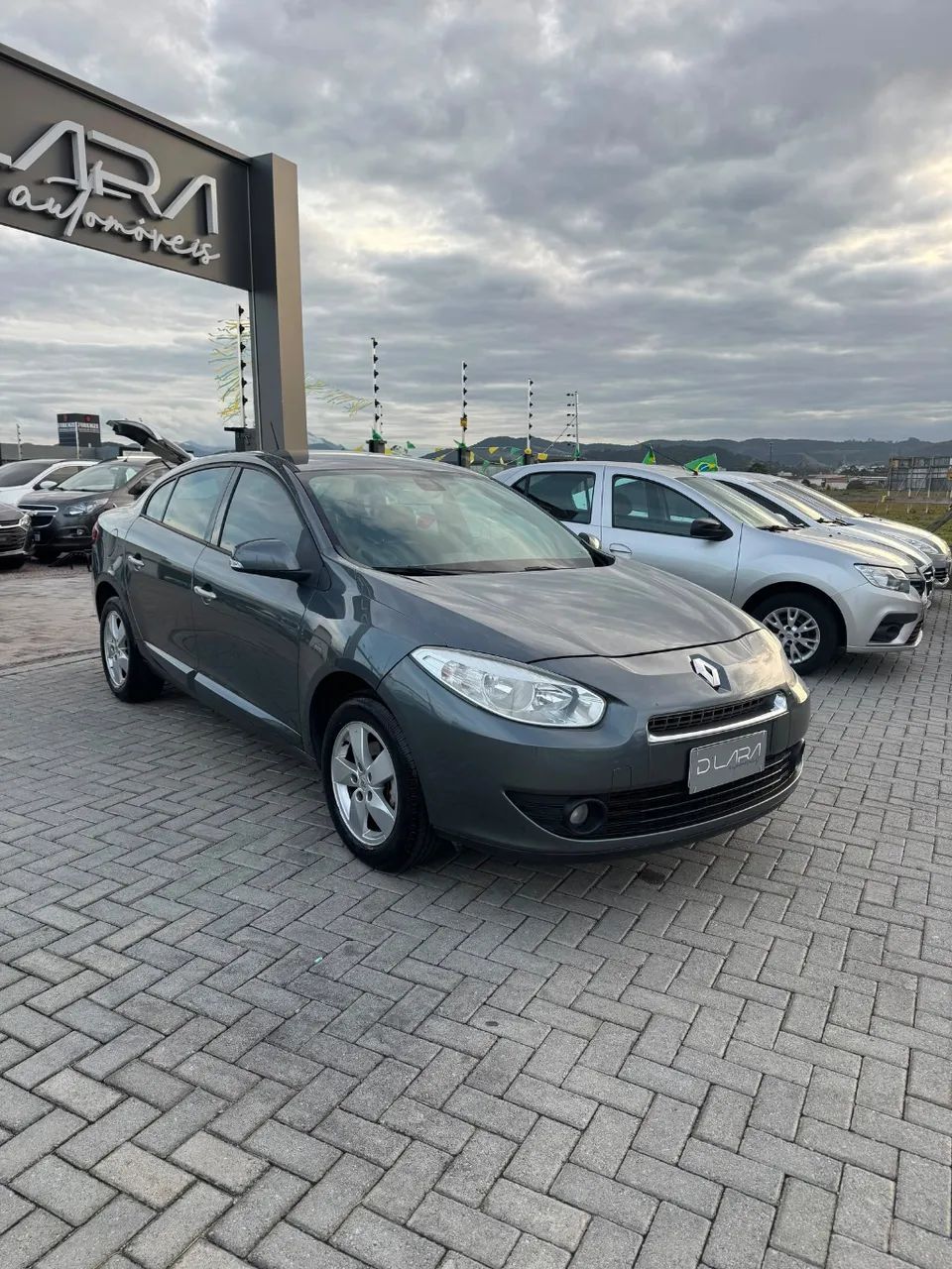 Renault Fluence Sed. Dynamique 2.0 16V Flex Aut. 2014 - Foto 5