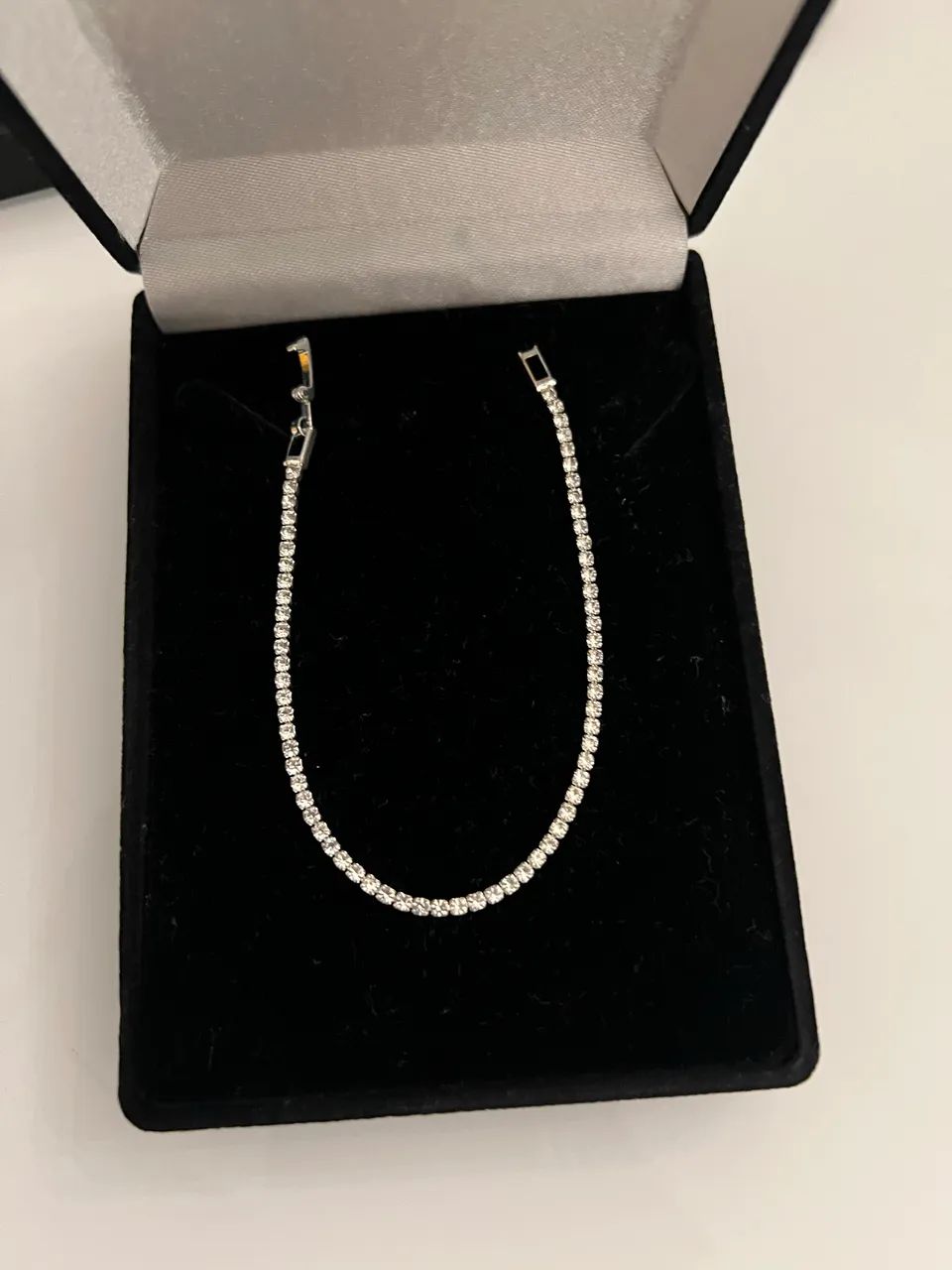 Pulseira riviera com pedras 