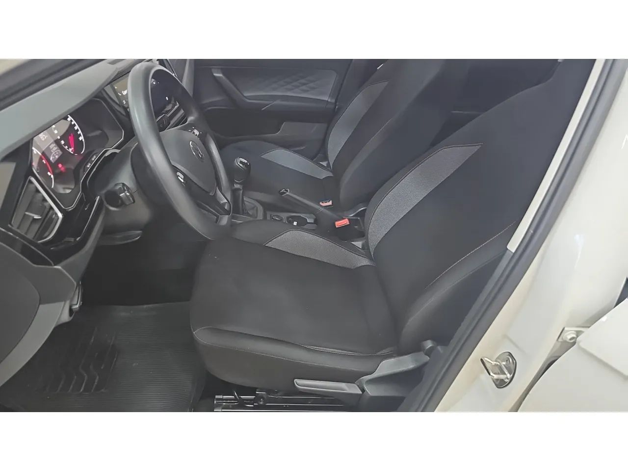 Volkswagen Polo Track 1.0 Flex 12V 5p, foto 12 de 16