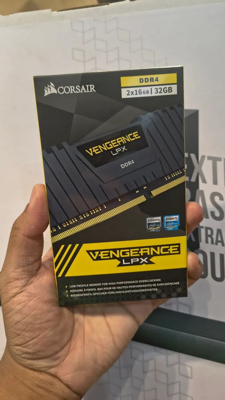 Memória RAM DDR4 32GB CORSAIR VENGEANCE