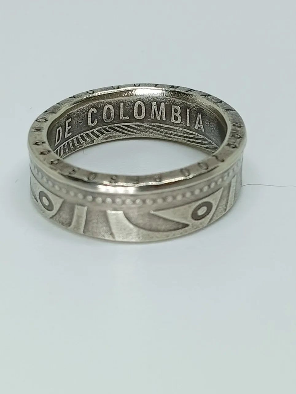 Moeda Colombiana de 2008 convertida manualmente em anel aro 17