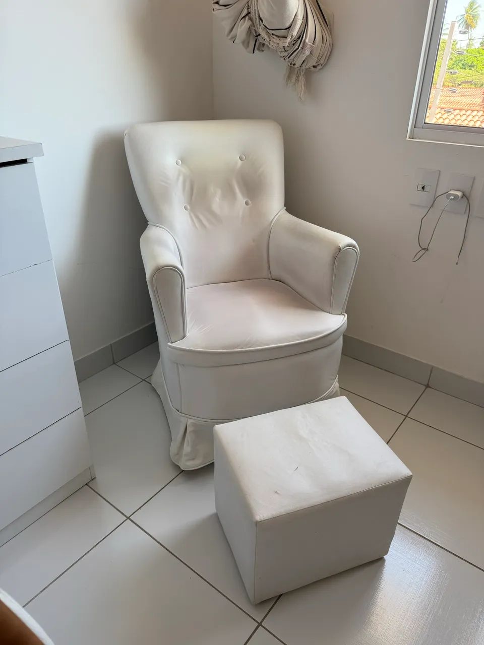 Poltrona amamentação de balanço com puff  - Foto 2