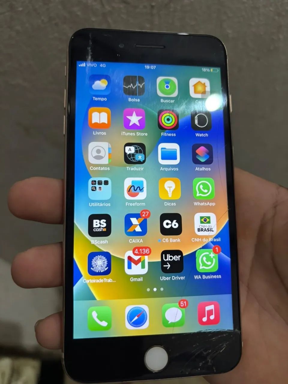 Vendo iPhone 8 Plus 64 gb bateria 100% - Foto 5