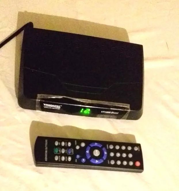 Receiver (receptor) de sinal de satélite Visiontec VT 1000 smart com controle remoto.Novo.