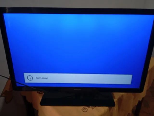 Vendo tv LCD Philips 32 polegadas modelo antigo pesada é semi smart com defeito no audio!