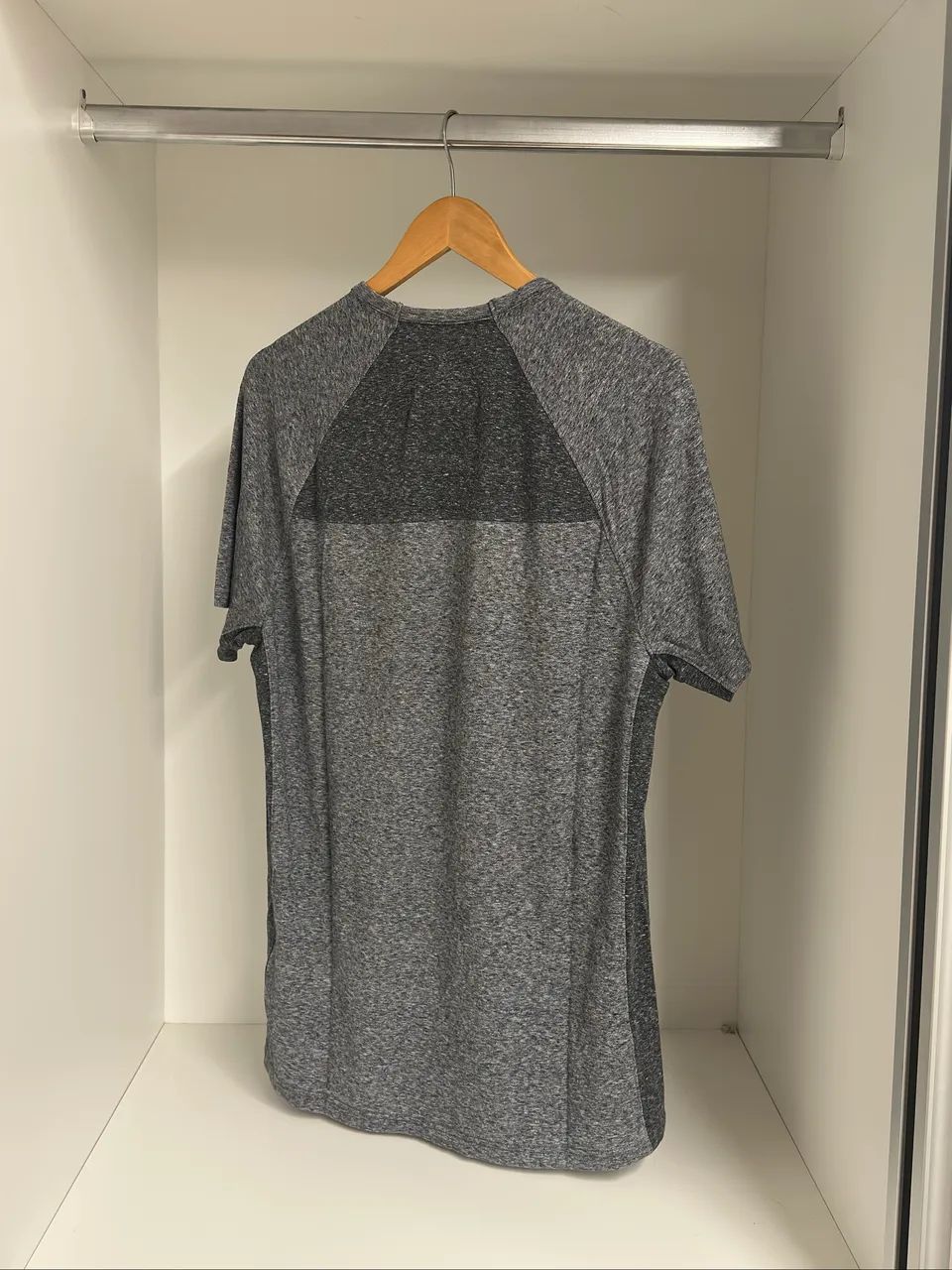 Abercrombie cinza tech tee (dry fit) - Foto 3