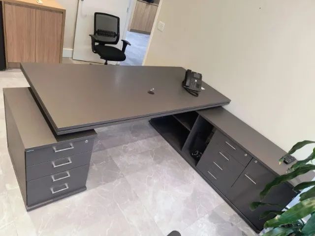 Mesa de Escritório em L Cinza