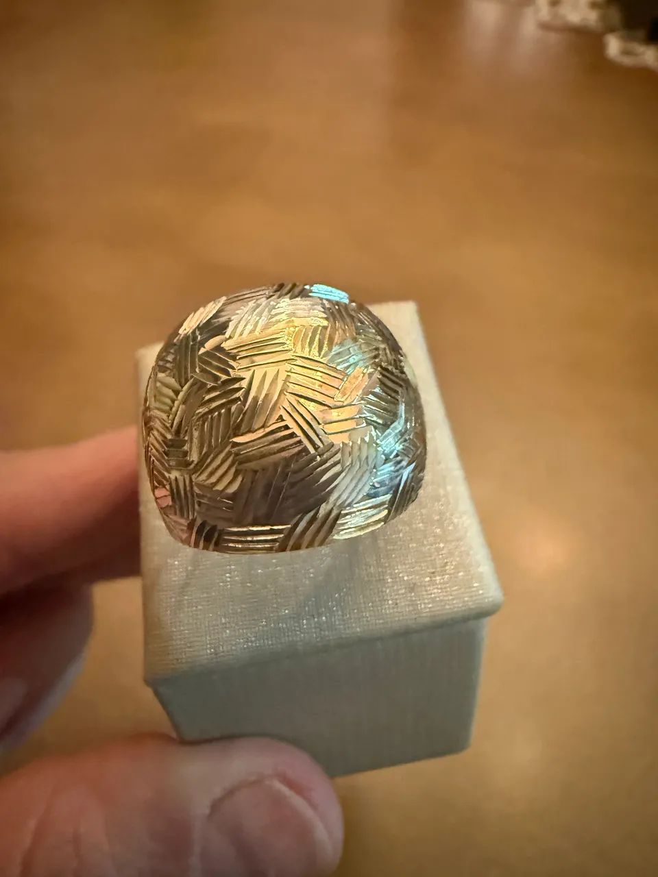 Anel três tons de ouro, ouro 18k. Peso2.5gramas, numeração 18.