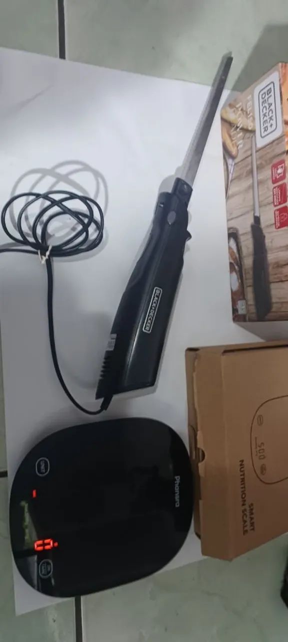 FACA ELÉTRICA BLACKDECKER E BALANÇA