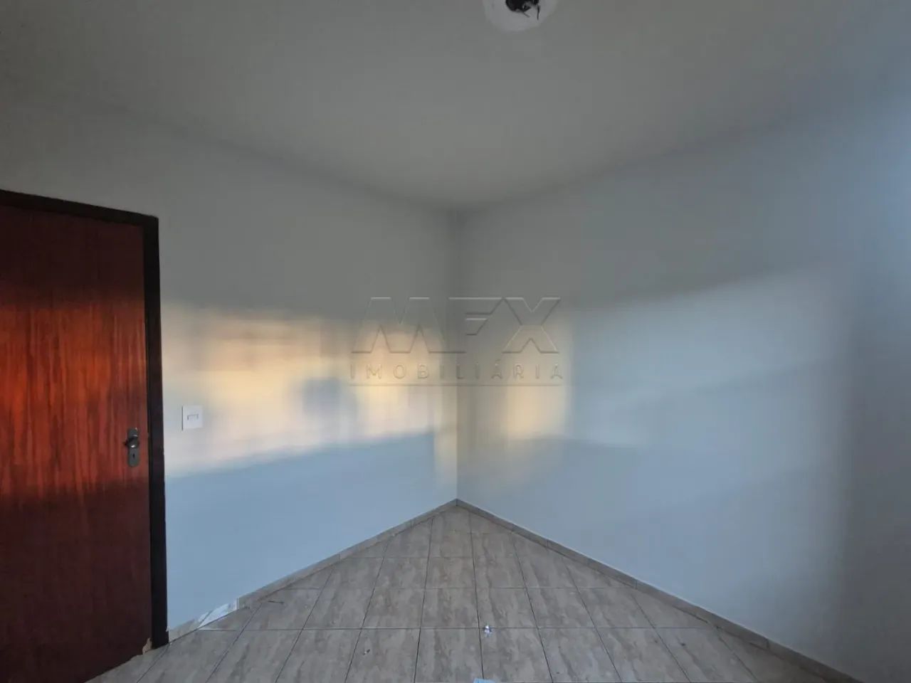 Alugo imóvel com 03 quartos - Foto 2