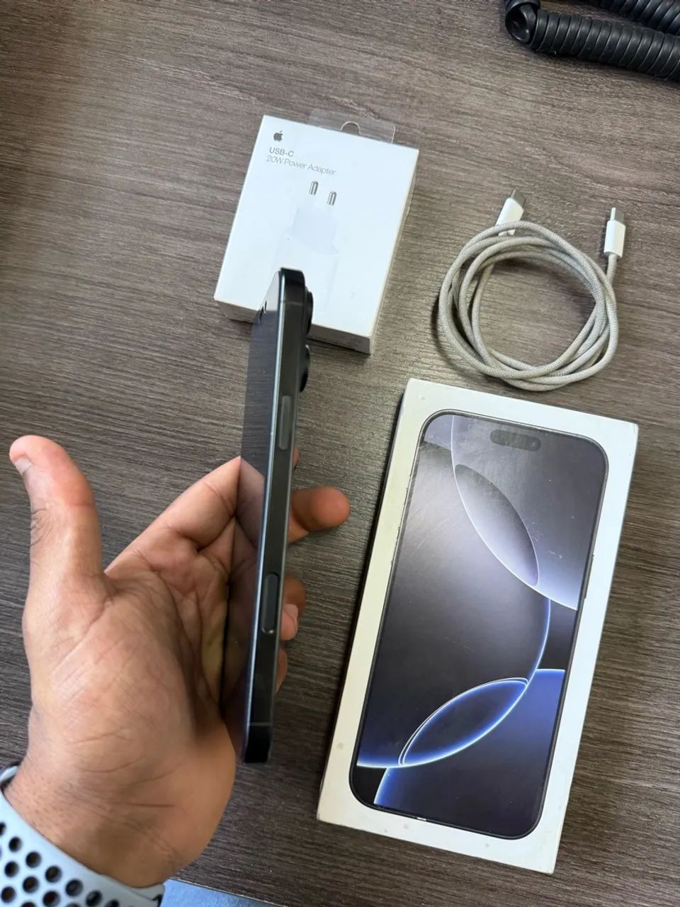 iPhone 16 pro max 256 - Black Titânio  - Foto 4
