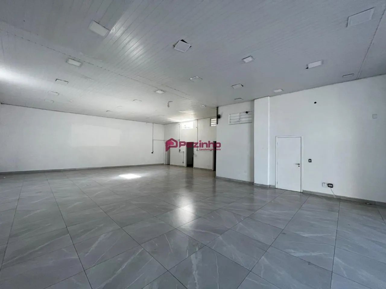 Barracão para alugar em Limeira, Jardim Maria Bruschi Modeneis, com 350 m² - Foto 3