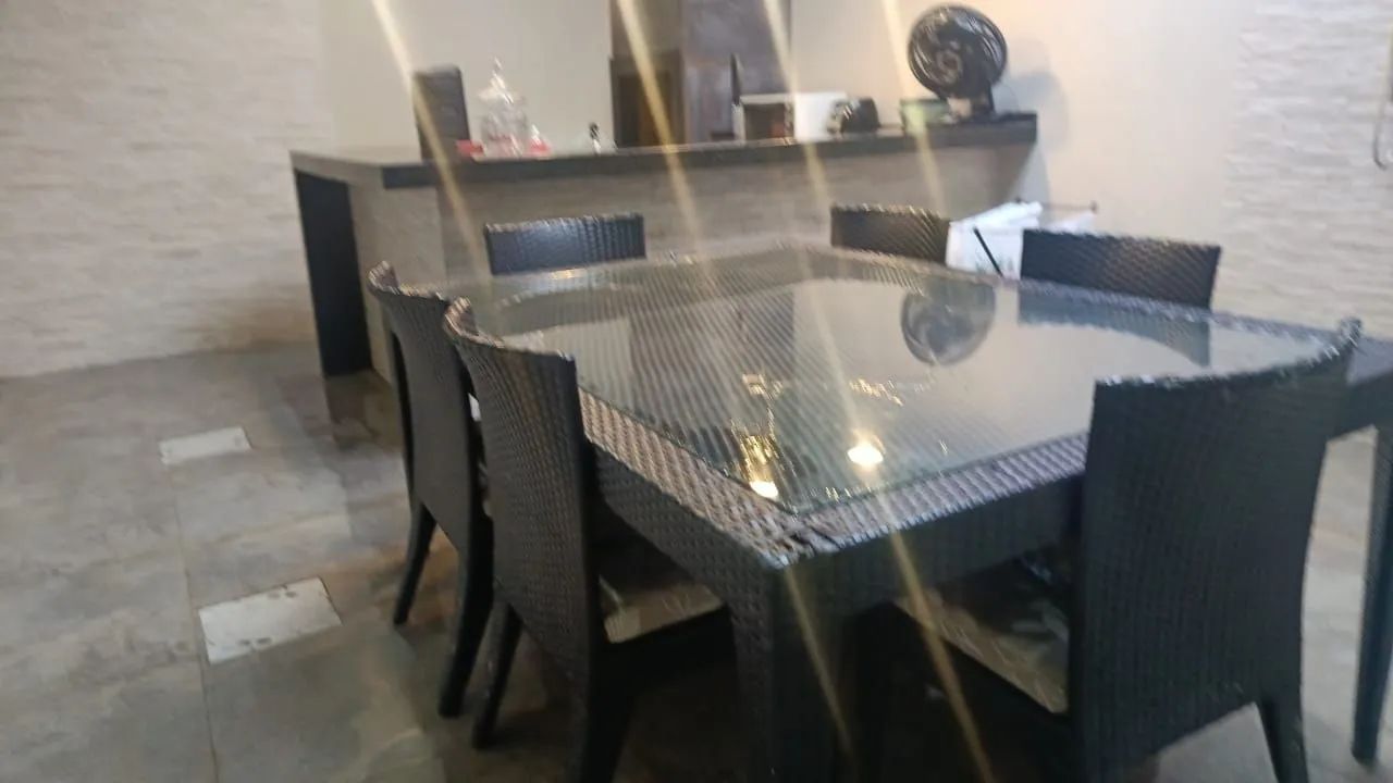 Vende-se mesa
