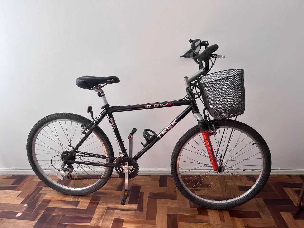 Bicicleta Trek MT 830 aro 26 - com suspensão 