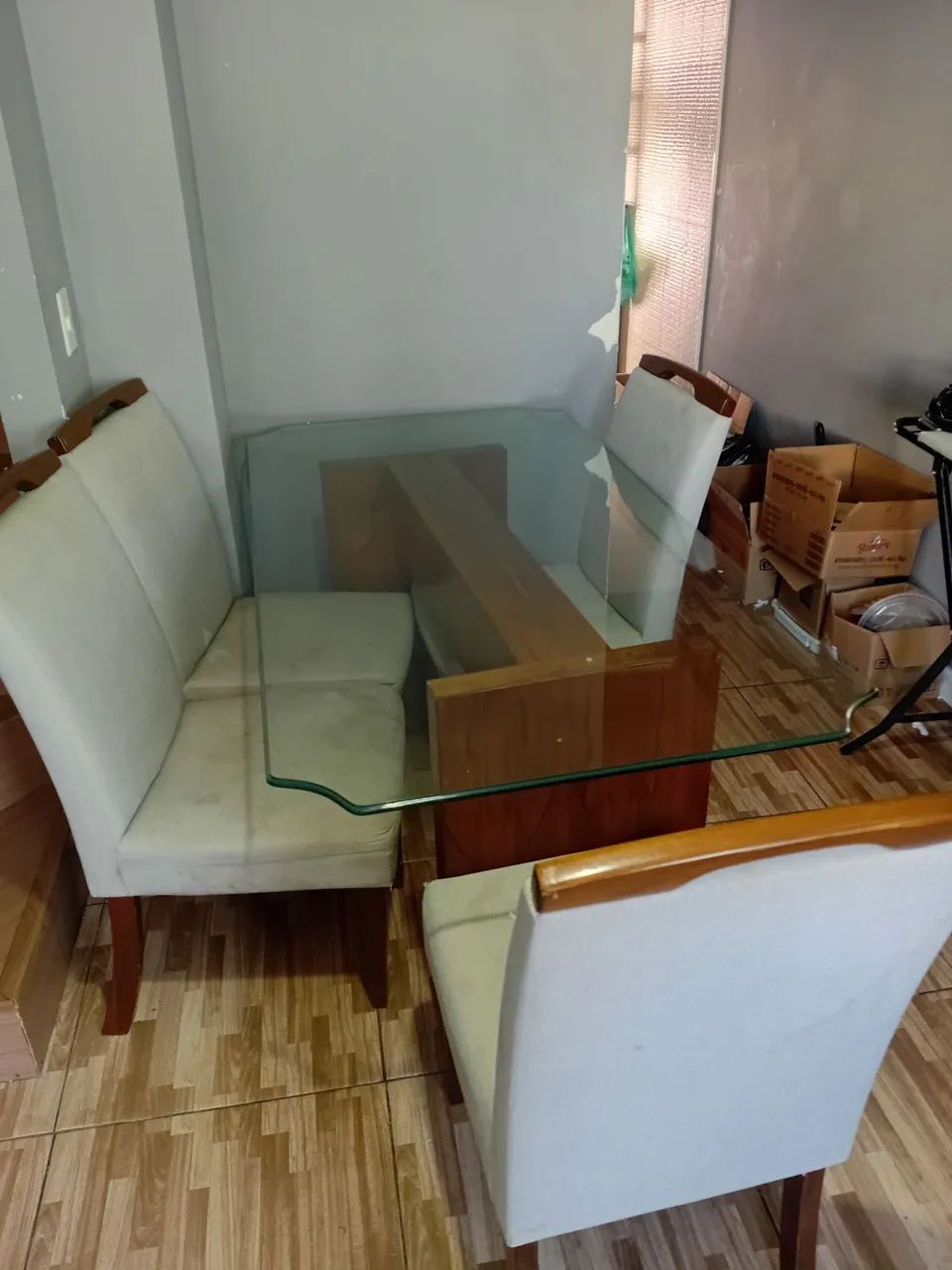 Mesa de vidro, com madeira maciça, com 6 cadeiras. - Foto 4
