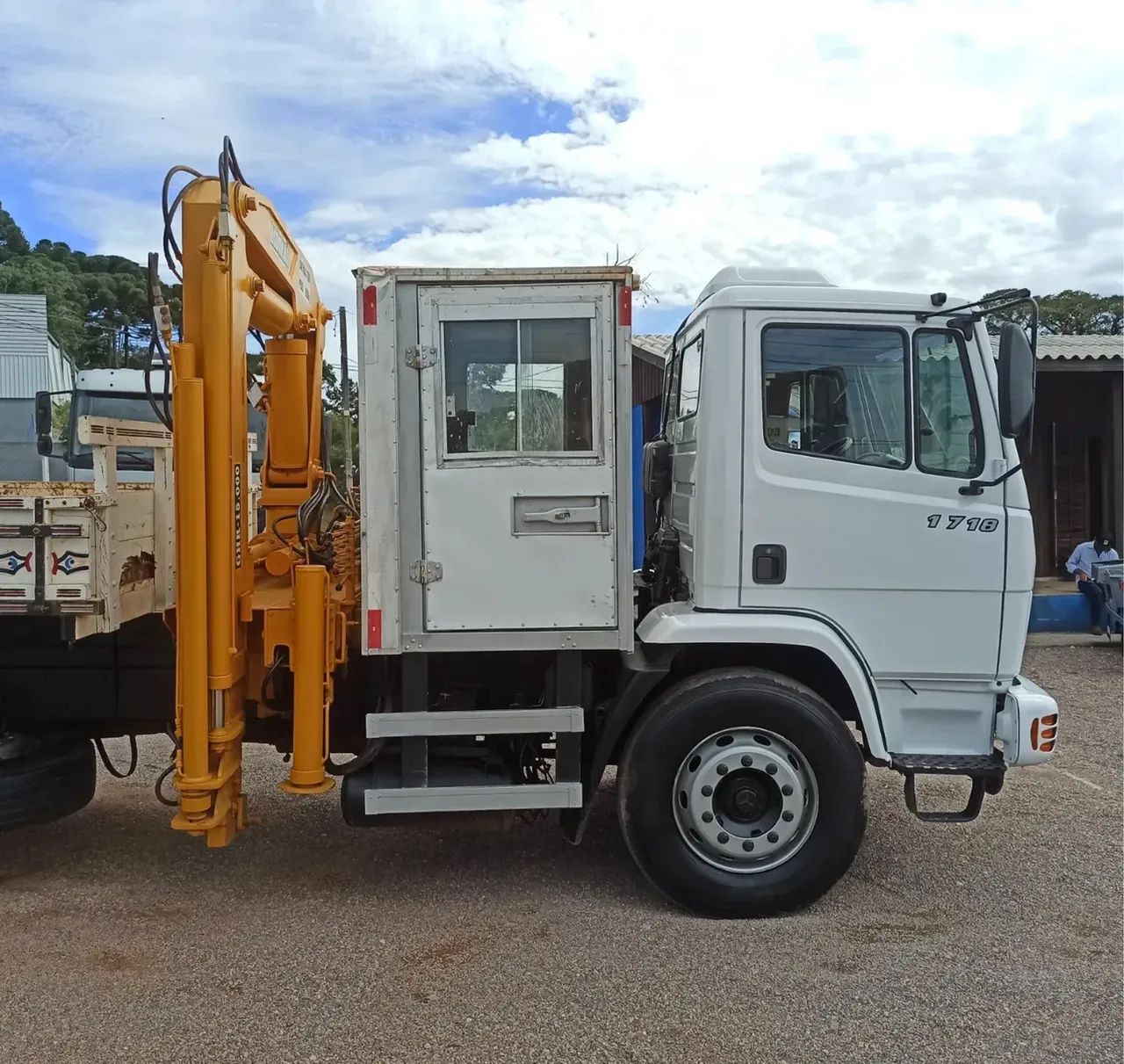 MB 1718 COM MUNCK DE 15 TONELADAS  - Foto 3