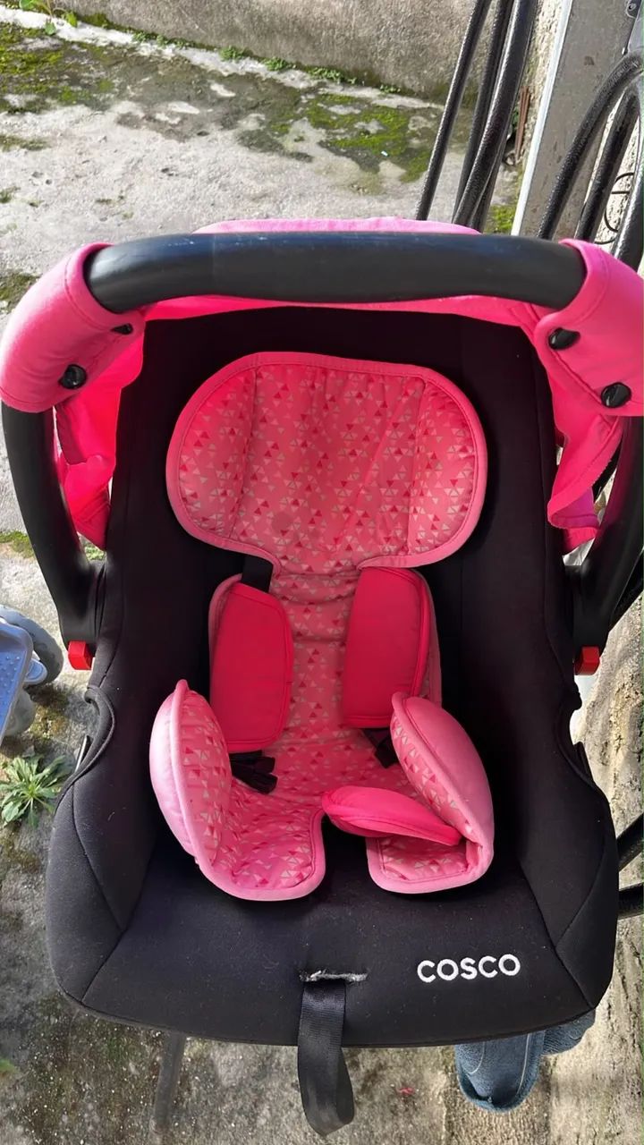 Carrinho de bebê e bebê conforto 