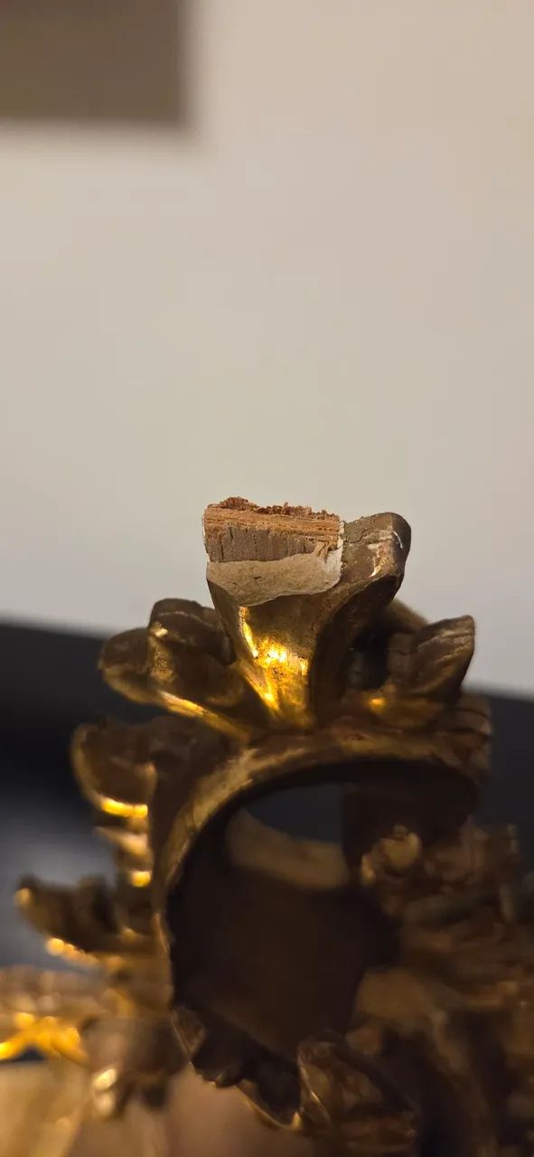 Peanha Antiga Espanhola em Madeira e Gesso Dourado - Estilo Rococó / Barroco - Foto 5