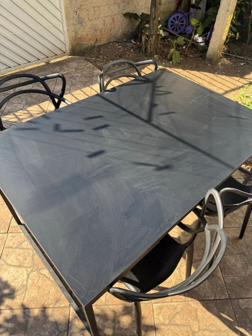 Mesa de jantar preta, 4 cadeiras - Foto 3
