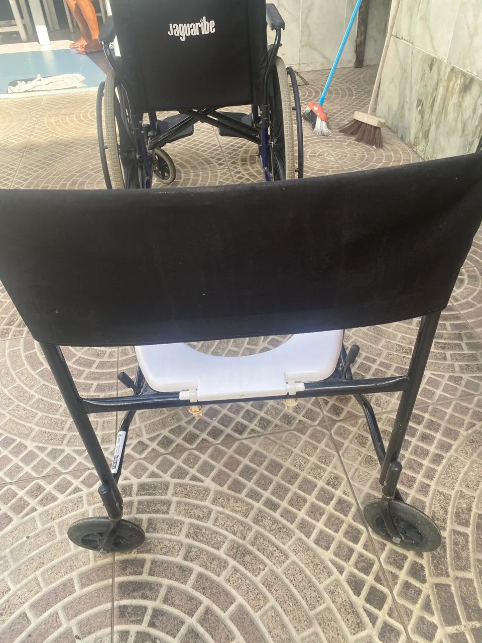 Cadeira de roda para banho - Foto 2