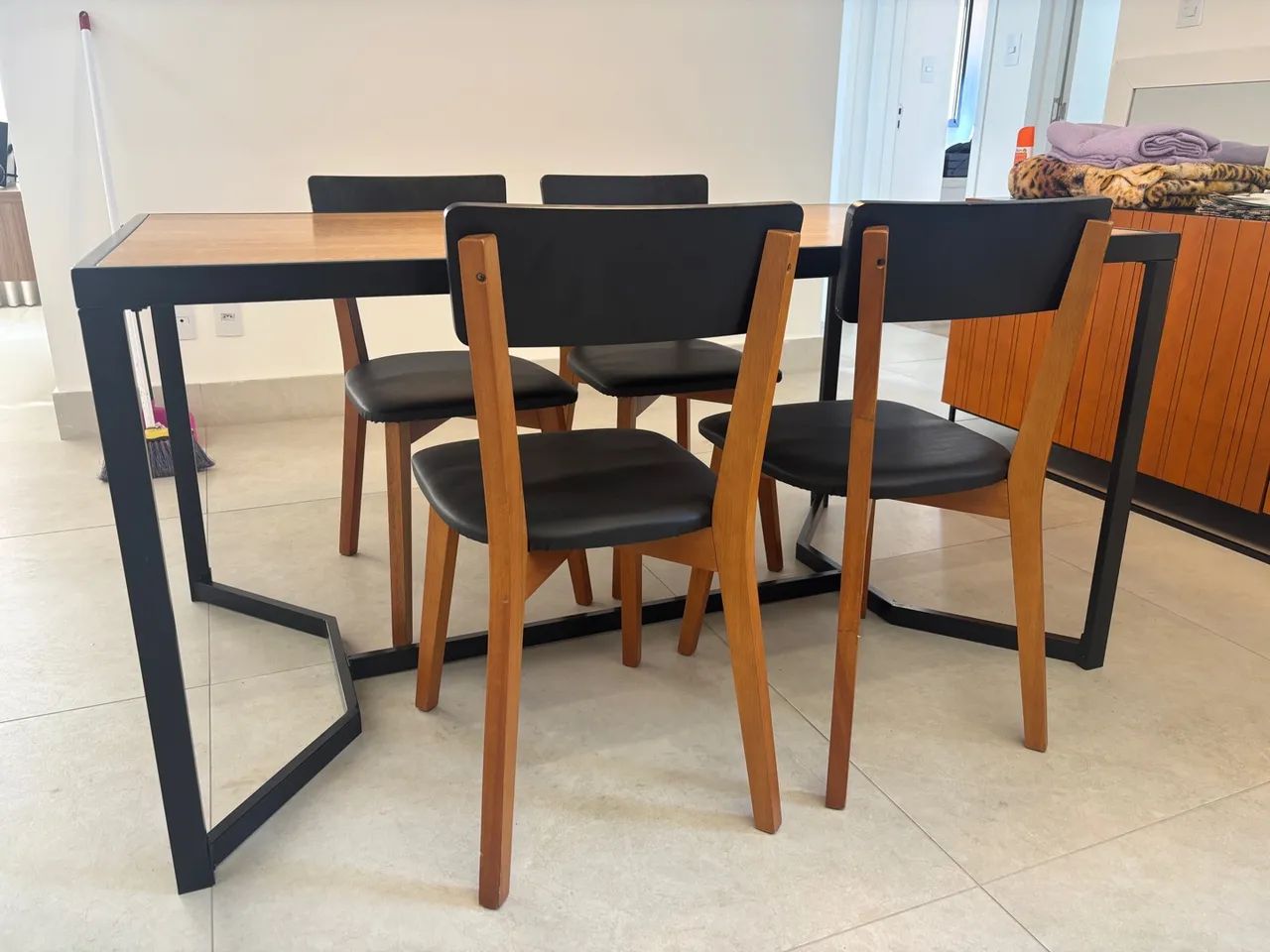 Conjunto mesa e 4 cadeiras  - Foto 3
