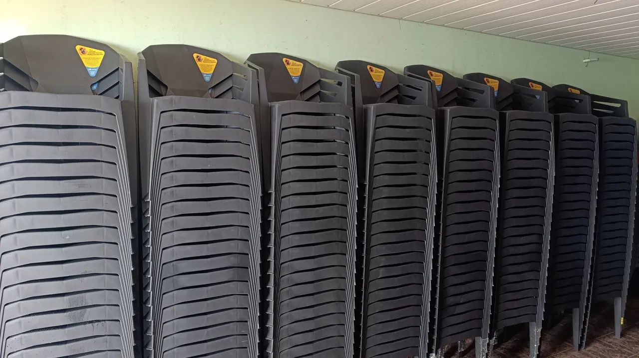 Poltrona plástica Daimond! Resistente suporta 182 Kg. - Foto 3