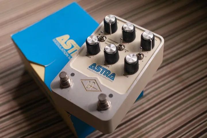 Universal Audio Uafx Pedals Astra Modulation Machine