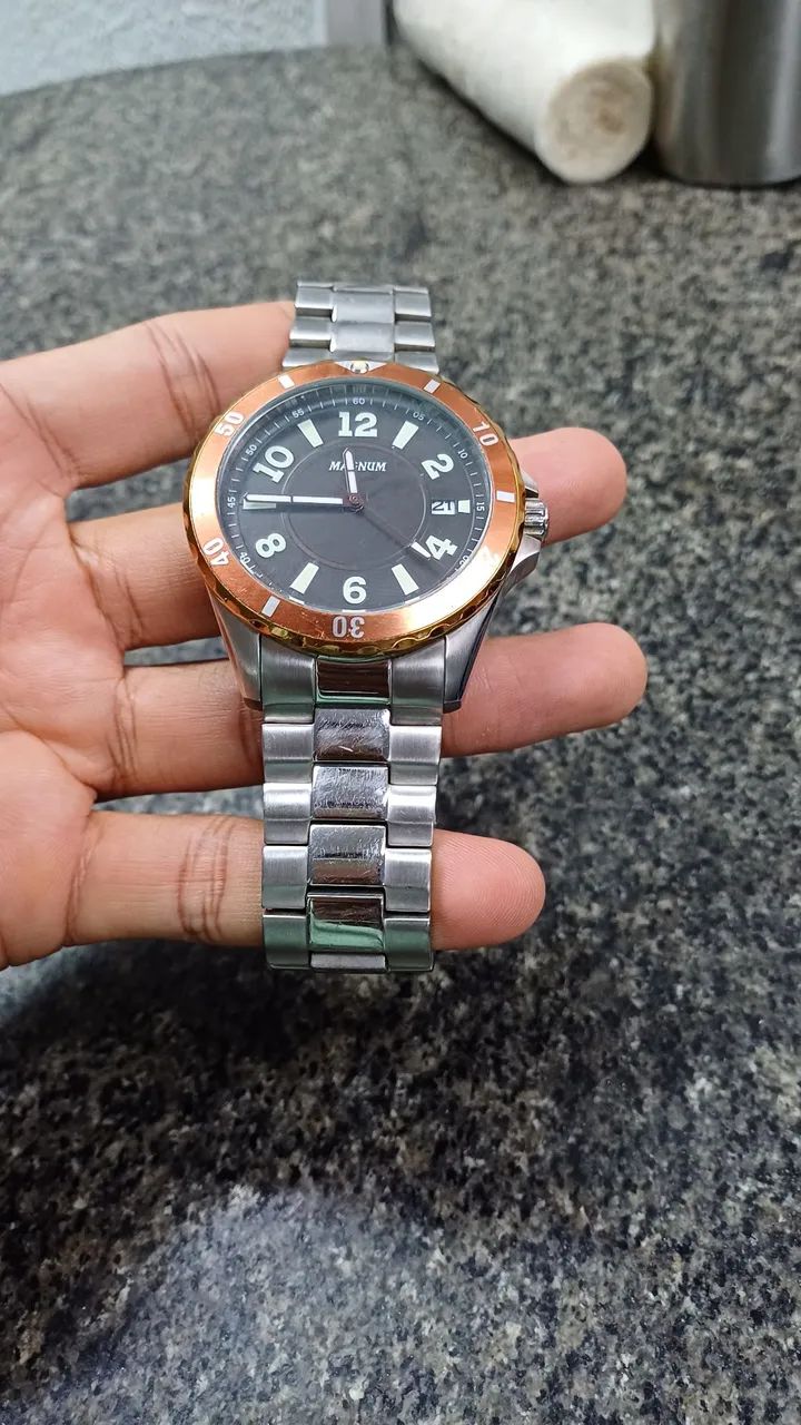 Relógio semi novo