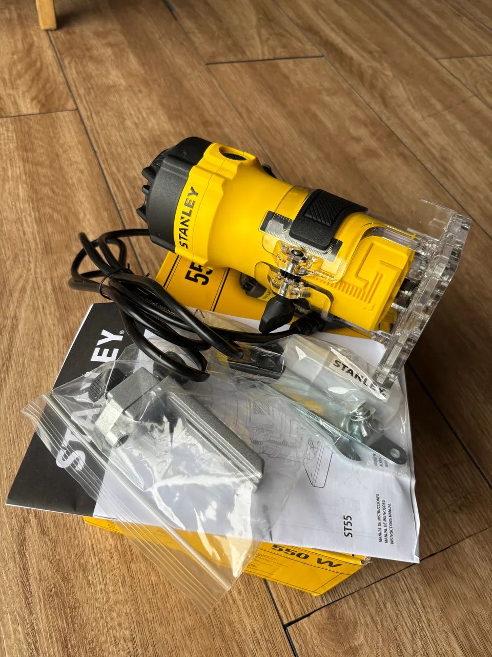 Stanley Router for Laminates, 127V, 550W Power.