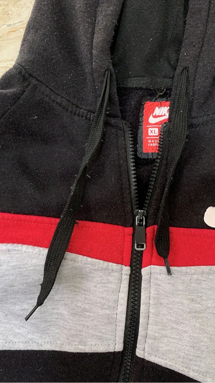 jaqueta de moletom com capuz Nike preta - Foto 3
