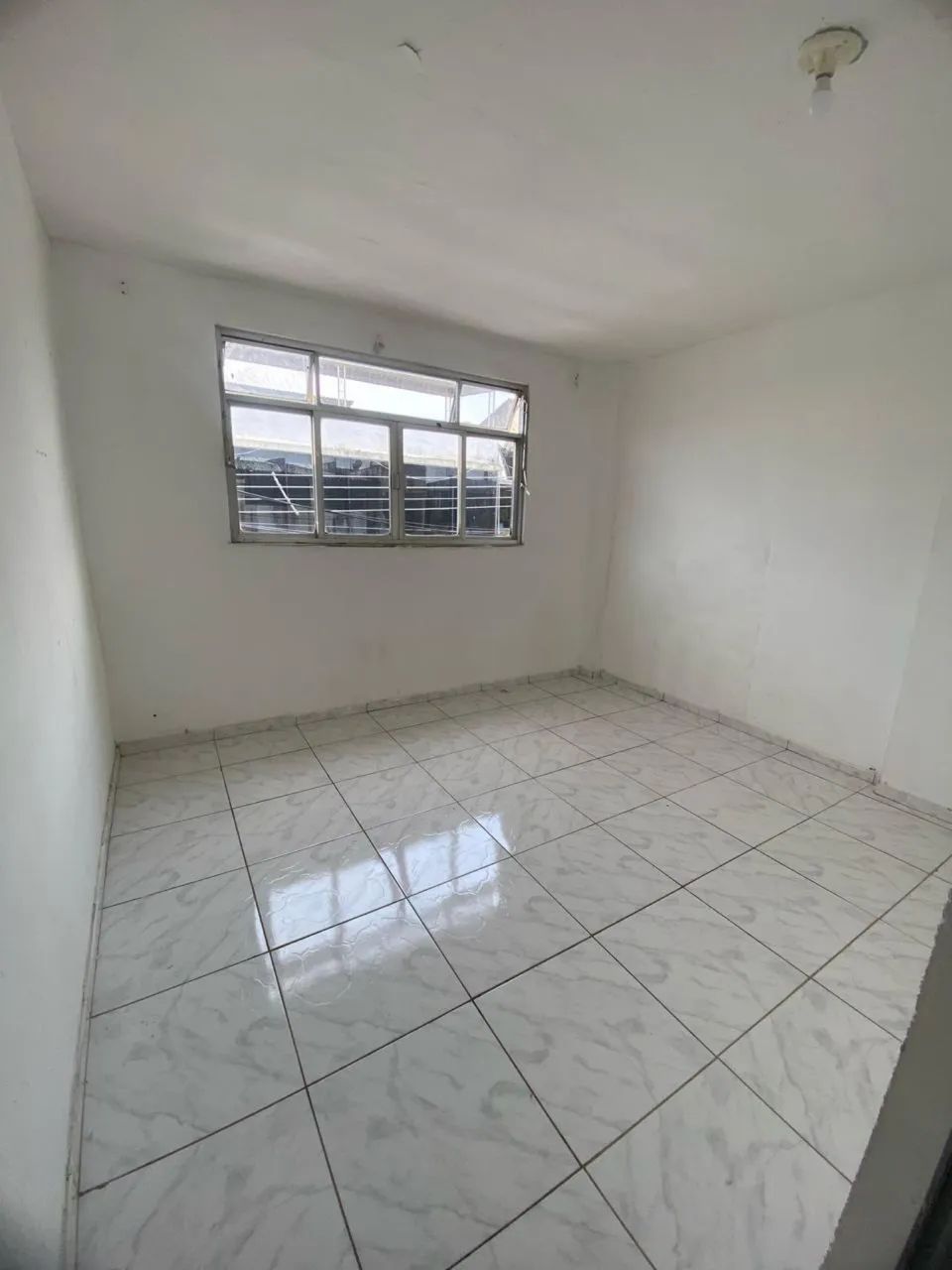 Aluga-se casa de 1 quarto 