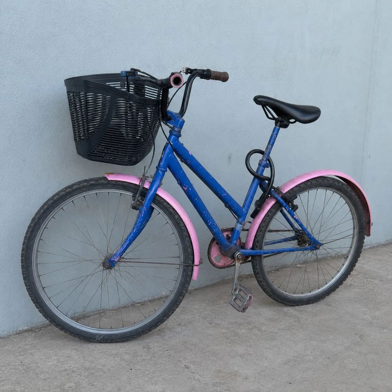 Bicicleta Aro 24 Usada com Cestinha - Tudo Funcionando