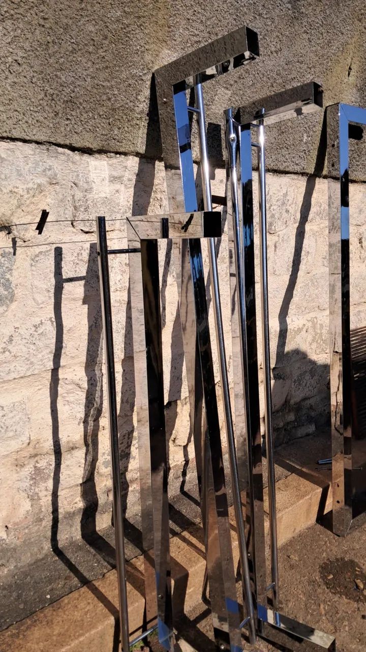 Araras cromadas pada parede - Foto 2