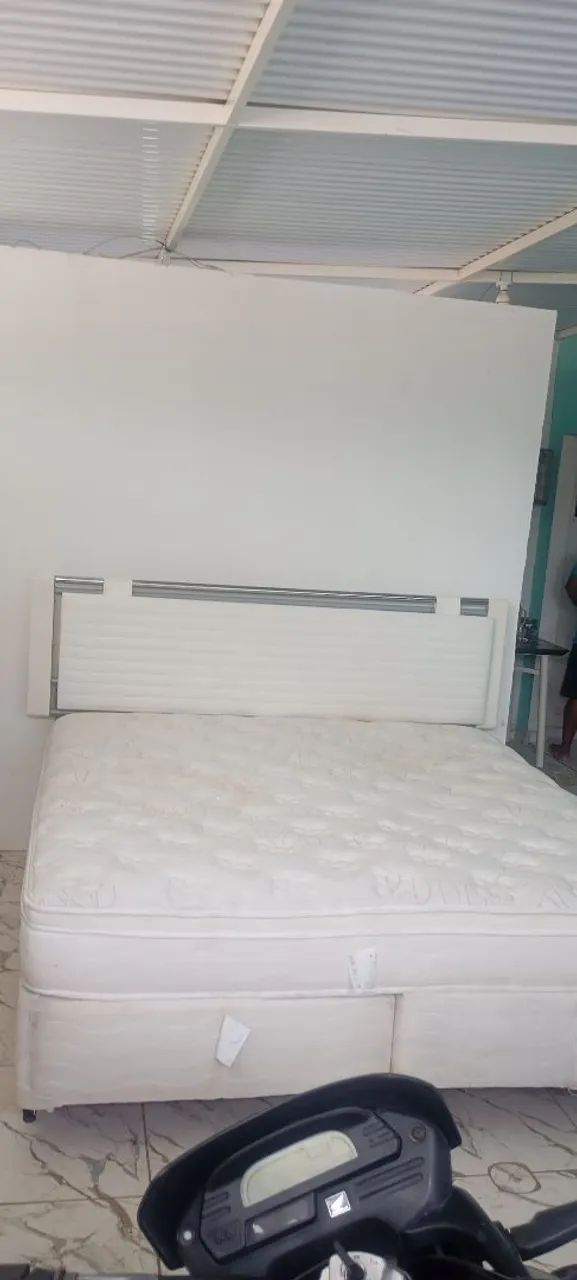 Vendo cama com colchão king  - Foto 4