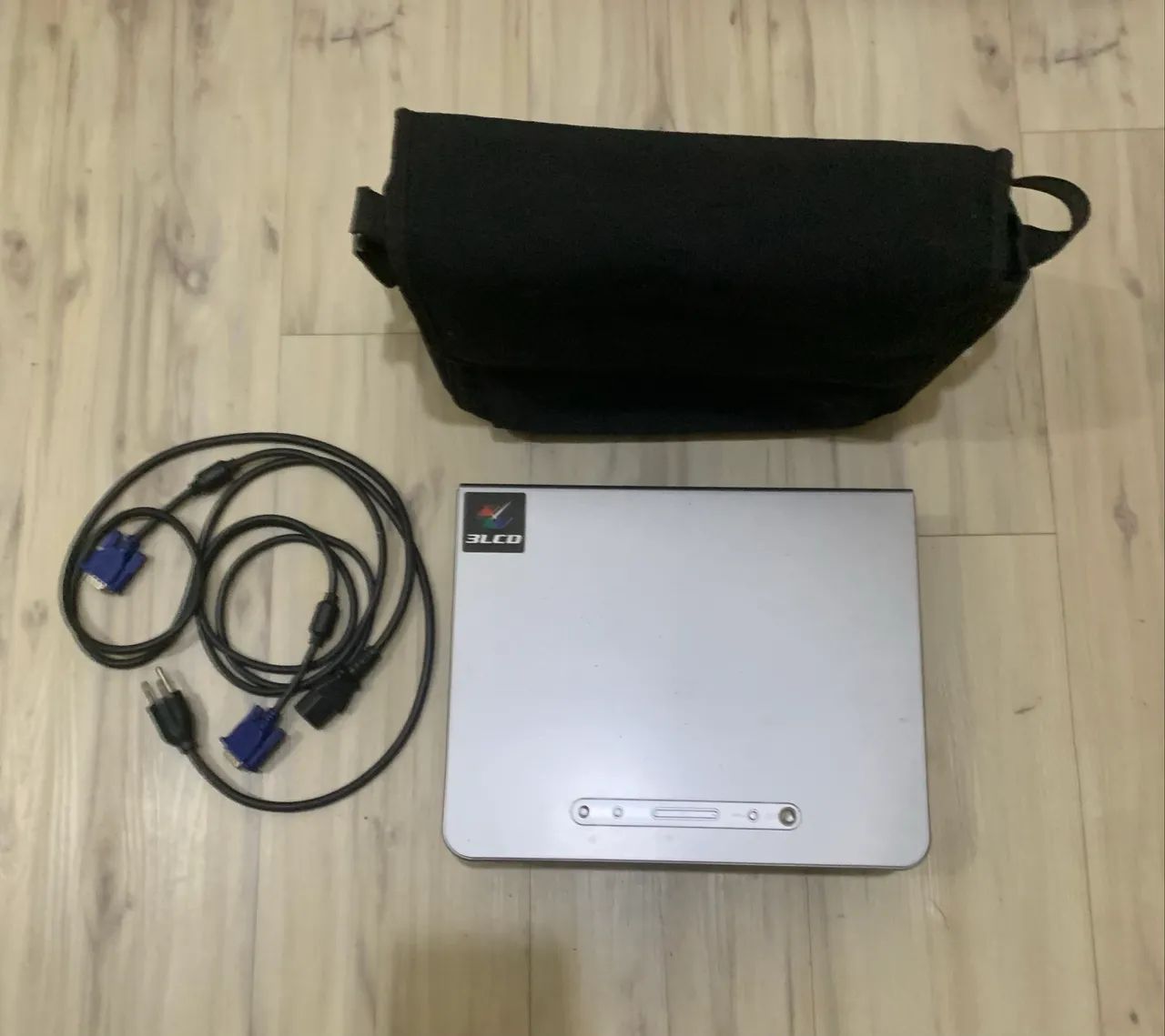 Projetor  usado marca Sony Modelo no VPL-CS7 100-240 
