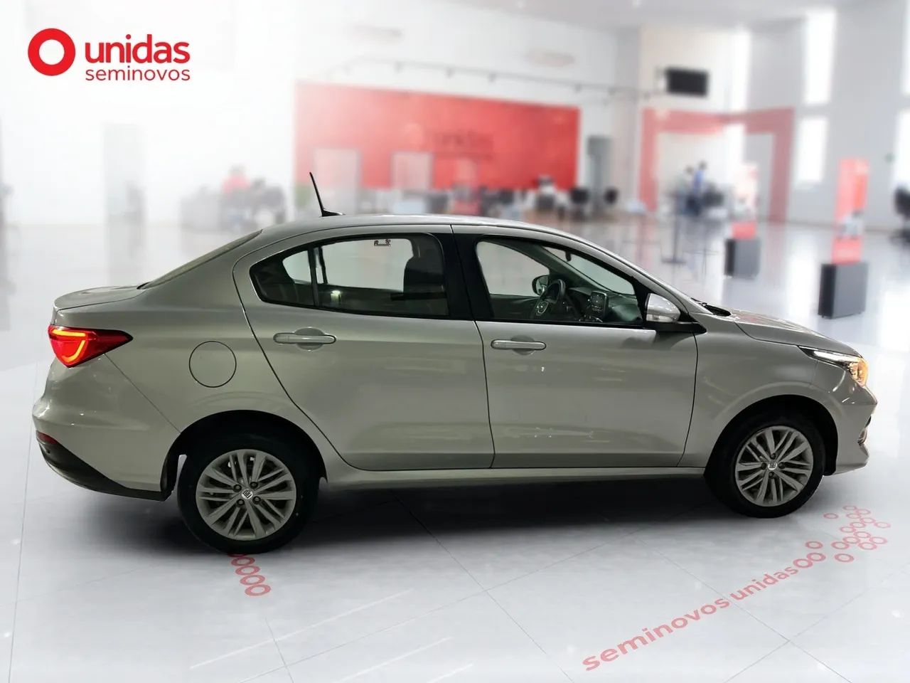 Fiat Cronos Drive 1.0 6V, foto 6 de 11
