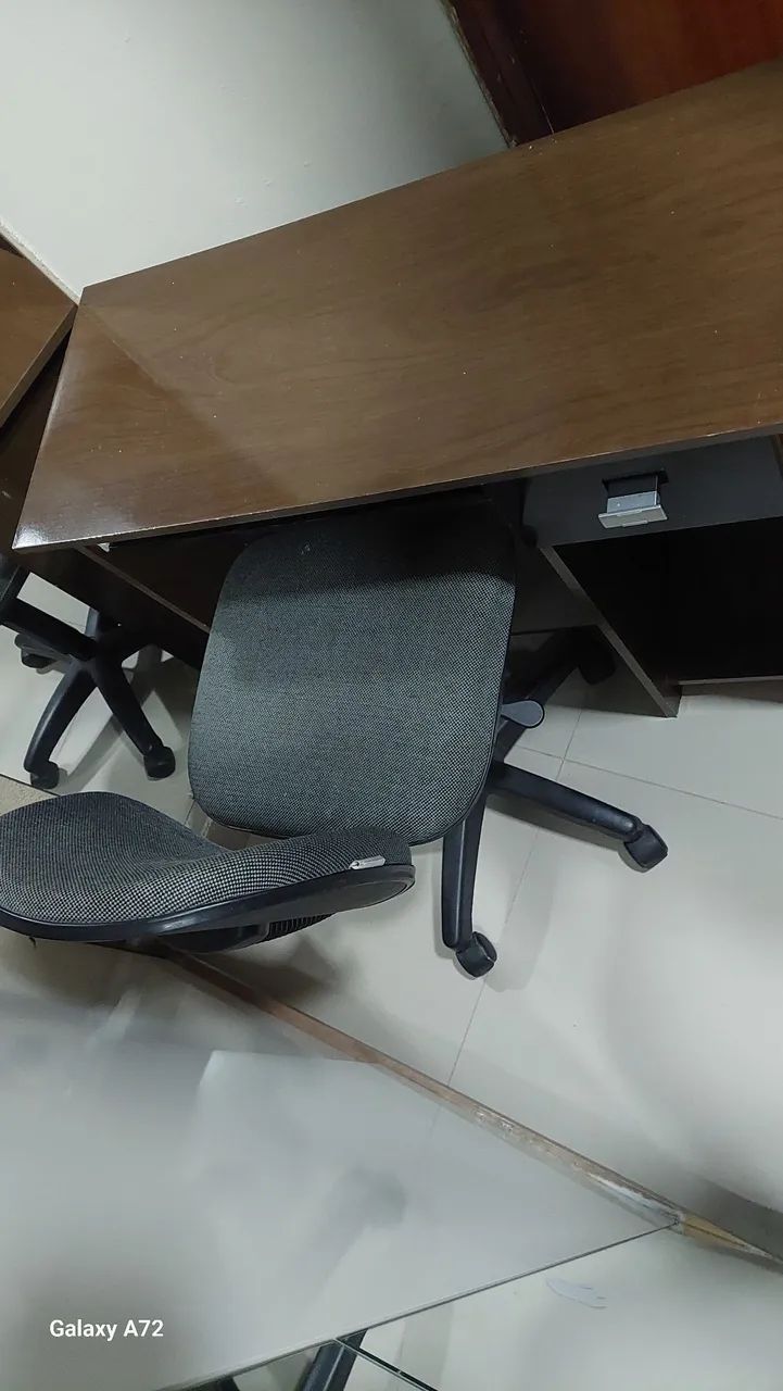 Mesa e cadeira para computador 