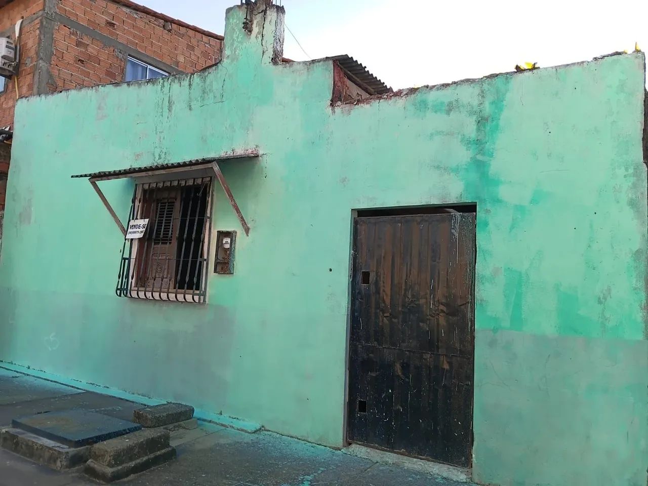 VENDE-SE TERRENO COM 5 KITNET 