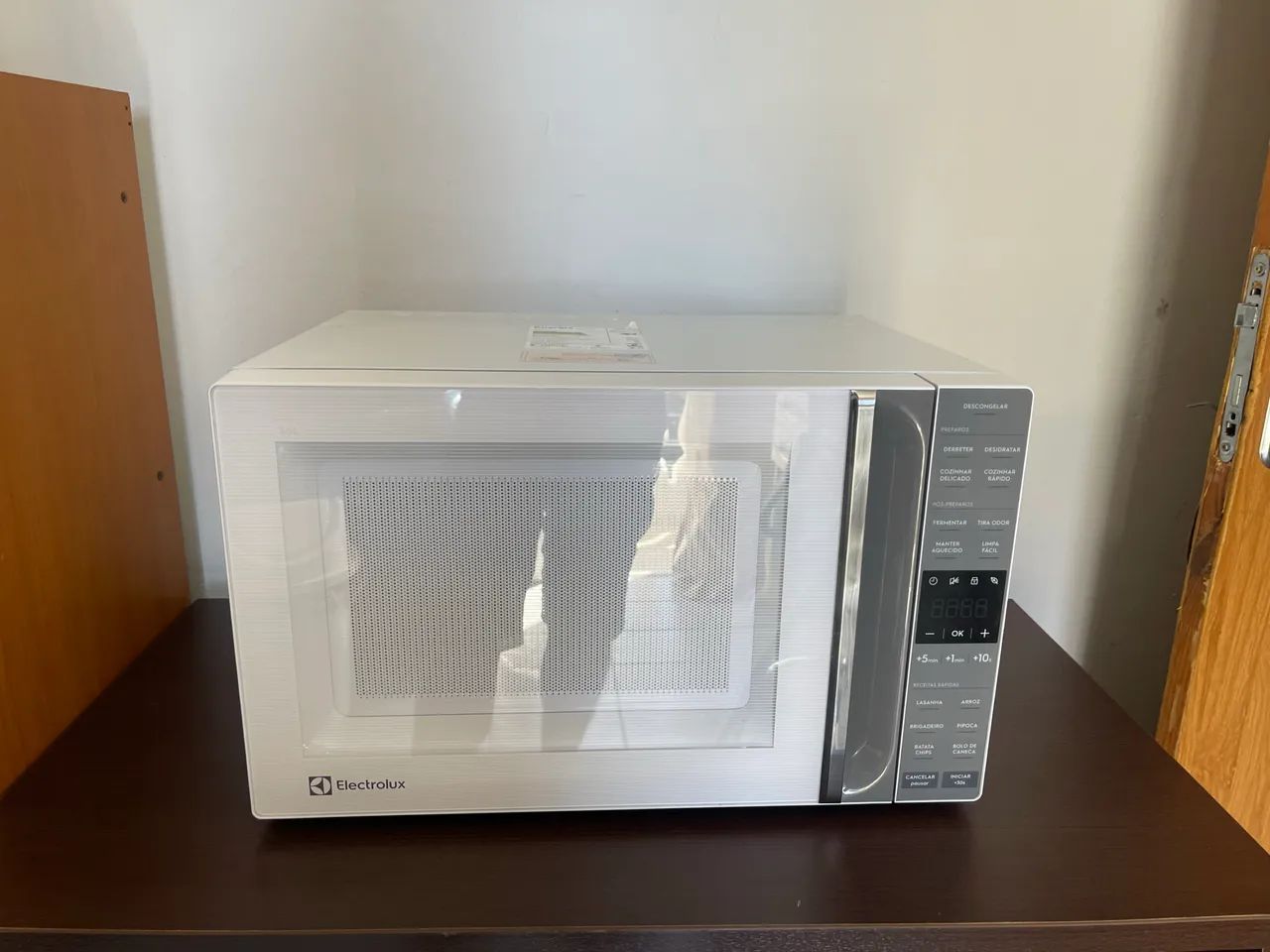 Micro ondas ME 36B eficiente 36 litros eletrolux branco 220 v - Foto 4