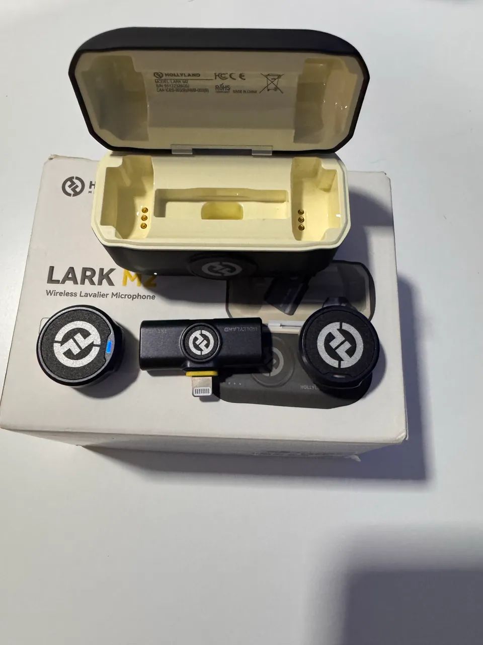 HOLLYLAND LARK M2 (Lightning) - Microfone Invisível para iPhone