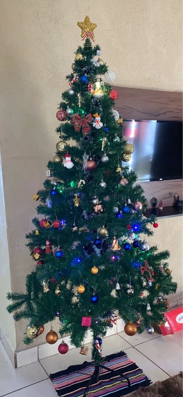ÁRVORE DE NATAL 2M COM DECORAÇÃO E PISCA PISCA  - Foto 2