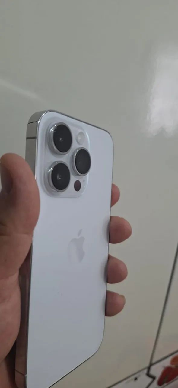 Vendo lindo iPhone 14 pro silver Titanium simplesmente 12 vezes