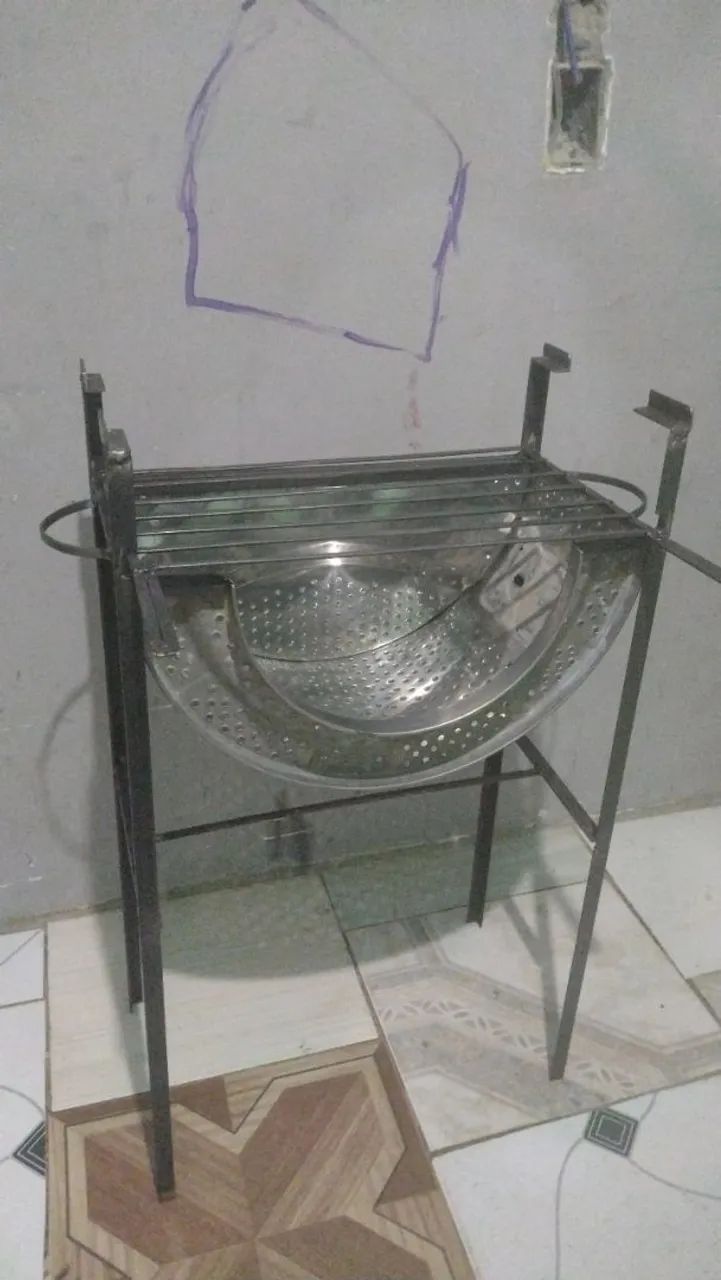 Vendo churrasqueira com fundo de inox 
