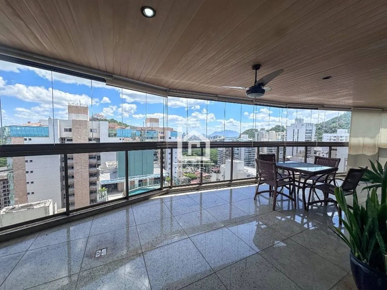 Maravilhosa cobertura (triplex) com elevador interno)
