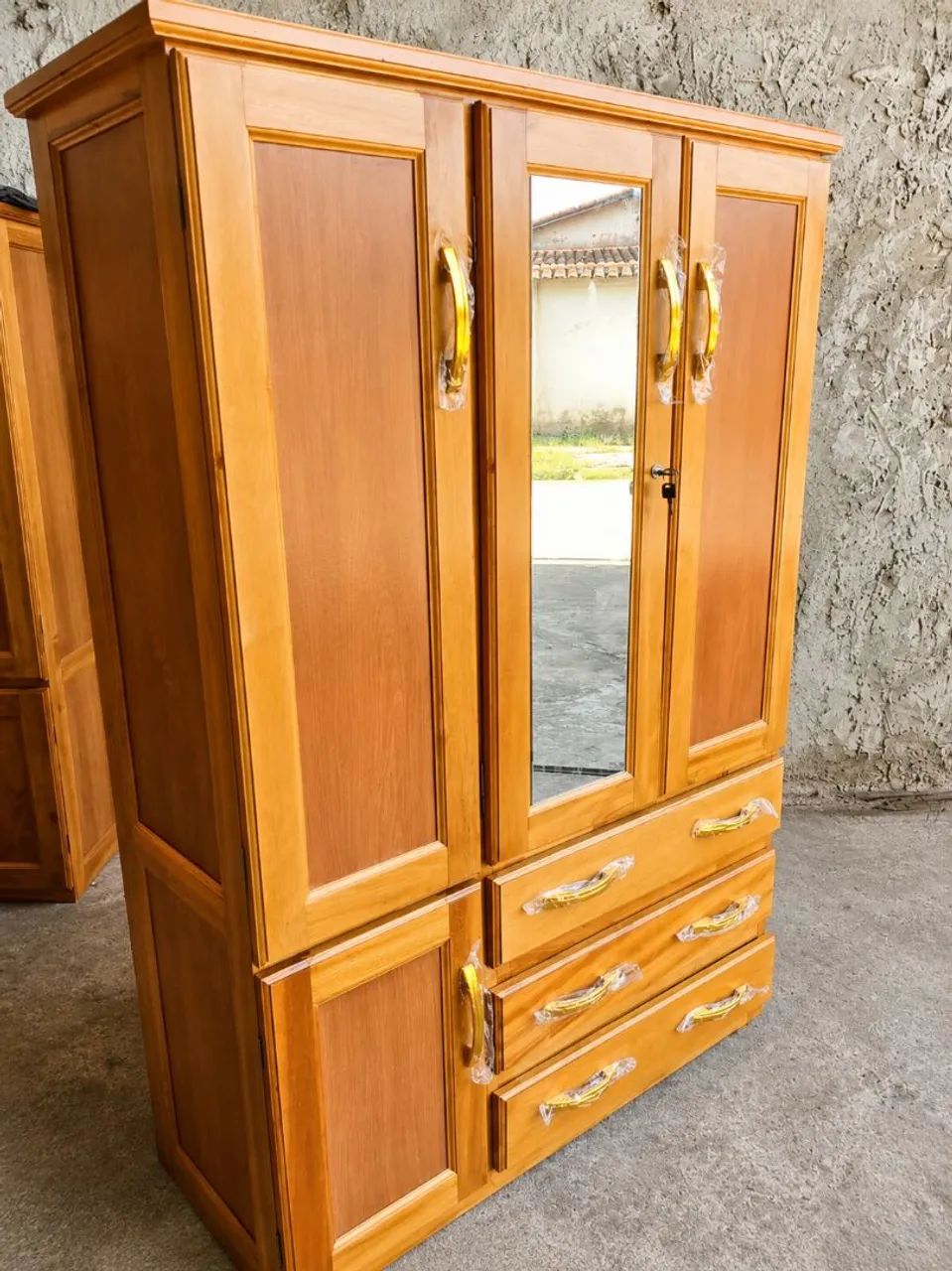 Guarda roupa de 3 portas novo frete grátis.