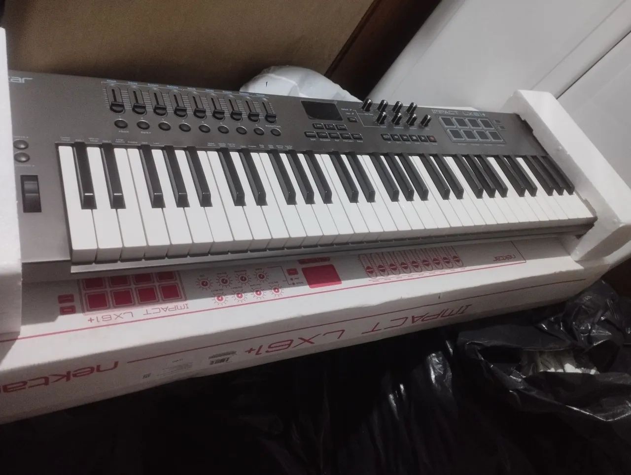 Controlador/Teclado Nektar Lx61 - Instrumentos musicais - João